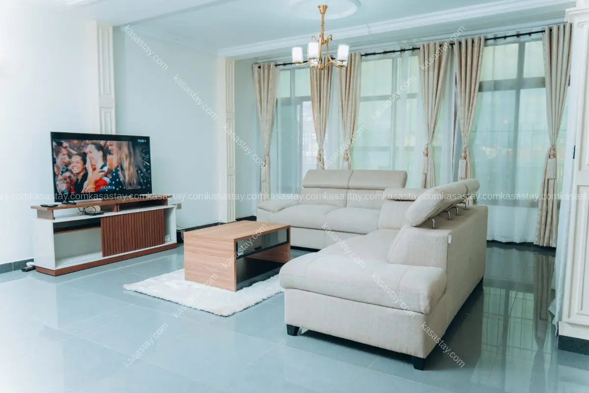 Property in Quartier Bastos, 3 bedrooms