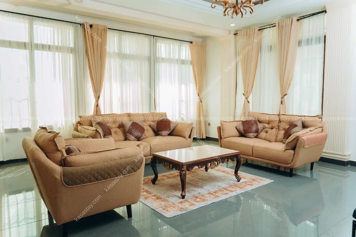 Property in Quartier Bastos, 3 bedrooms