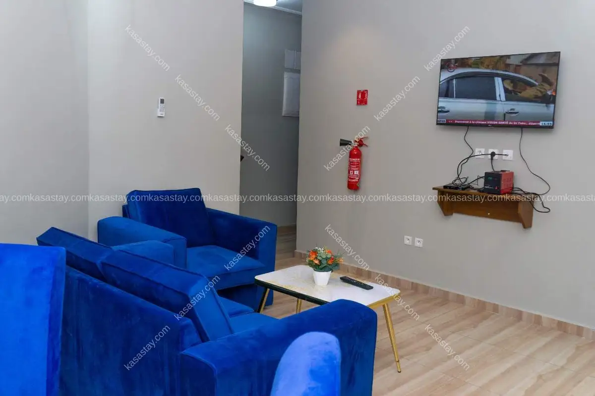 Studio à Complex Educative Stéphane Mbia, 1 chambre